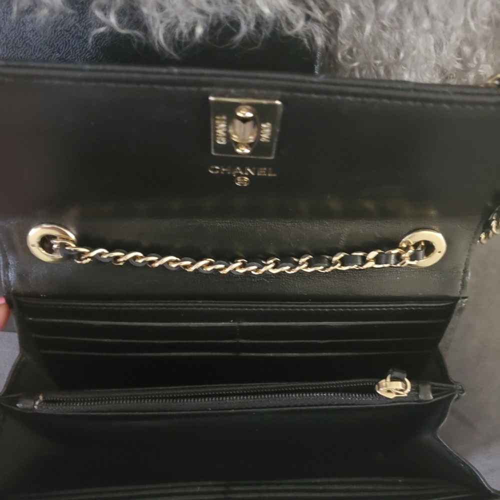 Authentic Chanel Soft Caviar handbag - Picture 6 of 8